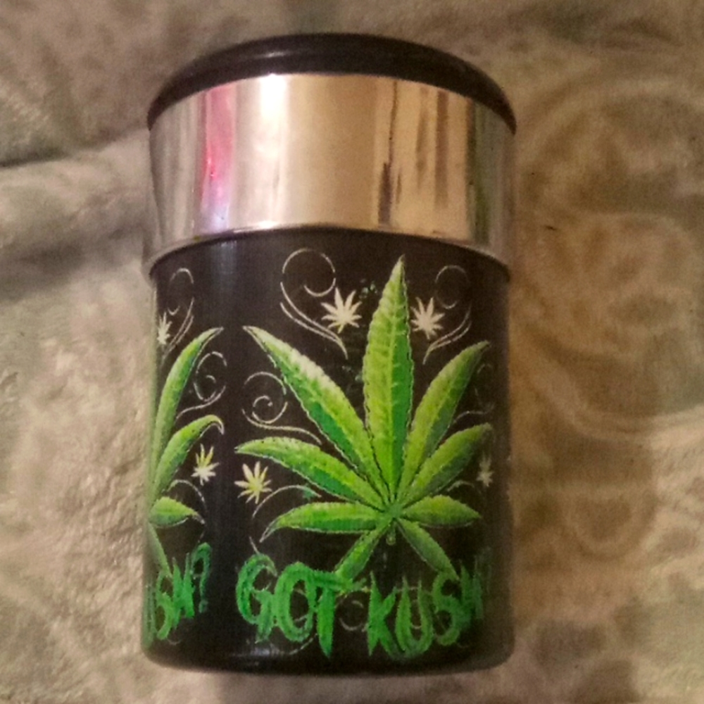 Weed ashtray/regular ashtray